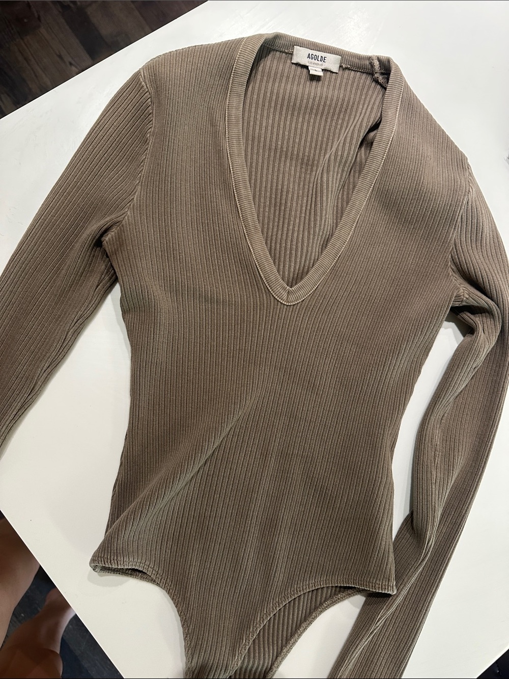 Agolde Ribbed V-Neck Bodysuit - Picture 2 of 2